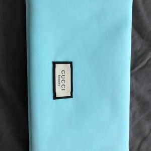 Authentic Gucci Beauty Magnetic pouch